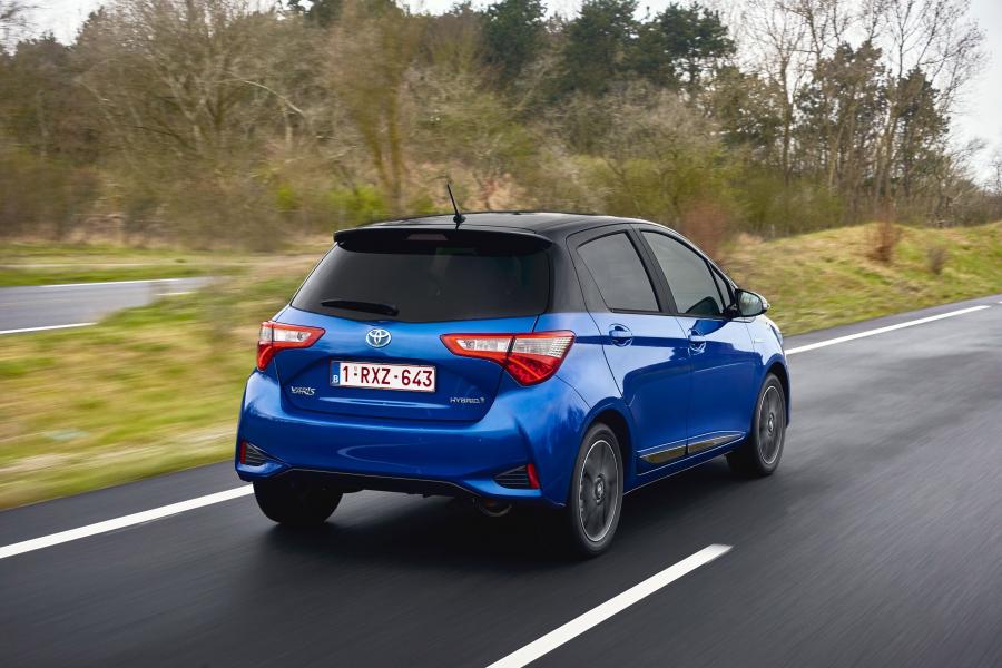  Toyota Yaris Hybrid Bi-Tone 2017 года  (фото 25 из 42)